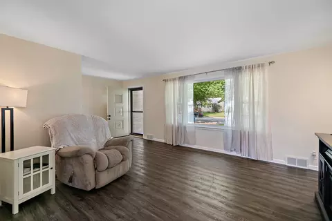 Living - 1165 S 8th Ave, Kankakee, IL 60901 photo 1 of 1