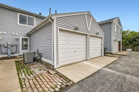 473 Meadow Green Ln, Round Lake Beach, IL 60073