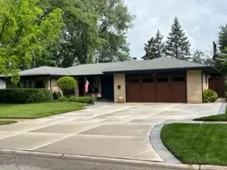 520 Harvey Ave, Grayslake, IL 60030
