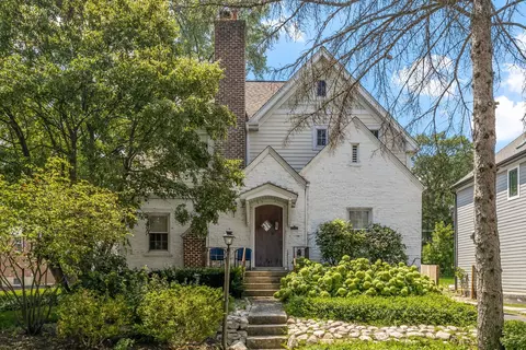 4810 Seeley Ave, Downers Grove, IL 60515