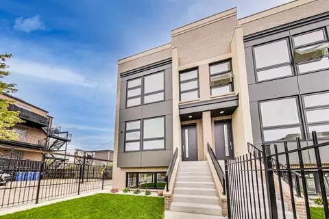 4240 S Champlain Ave, Chicago, IL 60653 photo 1
