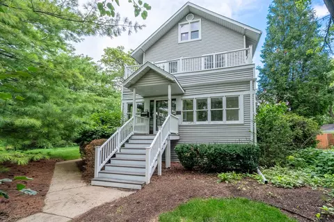54 E Division St, Villa Park, IL 60181