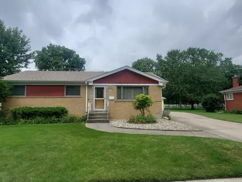 10 S Audrey Ln, Mount Prospect, IL 60056