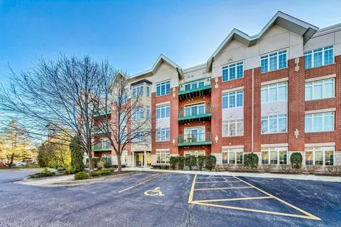 640 Mchenry Rd #203, Wheeling, IL 60090