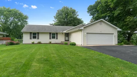 510 W Hitt St, Mount Morris, IL 61054