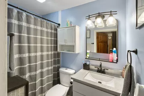 Bath - 815 Madison Ave, Dixon, IL 61021 photo 1 of 1