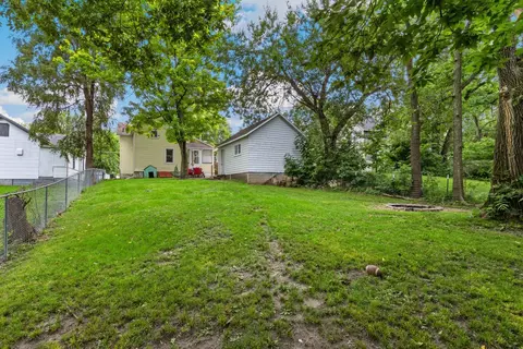 Exterior - 815 Madison Ave, Dixon, IL 61021 photo 4 of 4