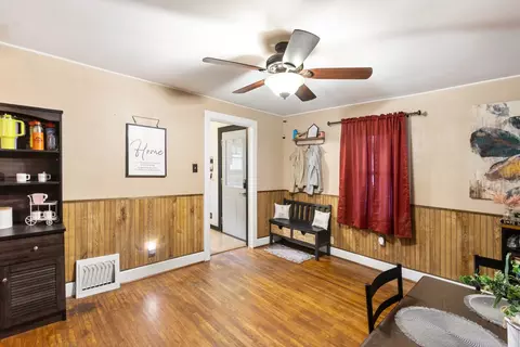 Entry Way - 815 Madison Ave, Dixon, IL 61021 photo 1 of 1