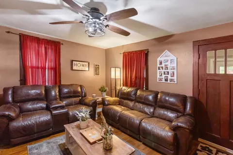 Living - 815 Madison Ave, Dixon, IL 61021 photo 2 of 2