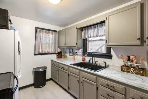 Kitchen - 815 Madison Ave, Dixon, IL 61021 photo 1 of 2