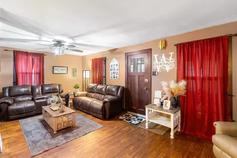 Living - 815 Madison Ave, Dixon, IL 61021 photo 1 of 2