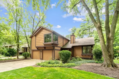 6630 Timbertrails Rd, Lisle, IL 60532