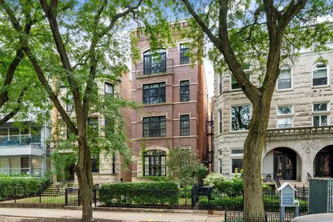 645 W Wrightwood Ave #1A, Chicago, IL 60614