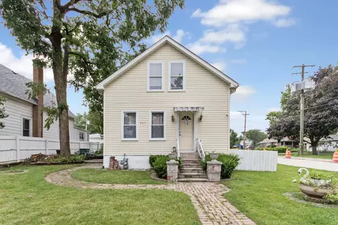 925 Cora St, Joliet, IL 60435