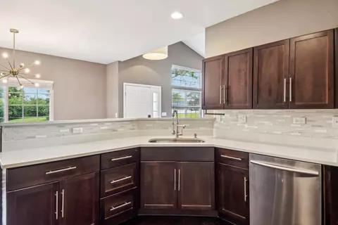 819 Asbury Dr, Aurora, IL 60502 photo 10
