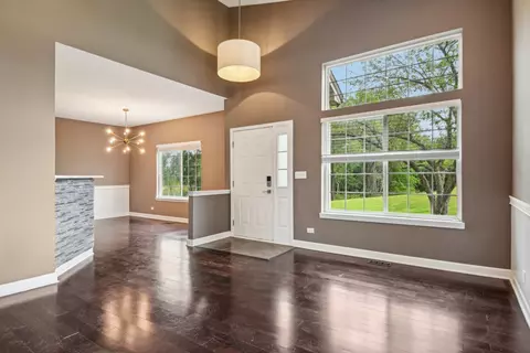 819 Asbury Dr, Aurora, IL 60502 photo 3