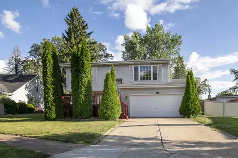 190 Knollwood Dr, Steger, IL 60475