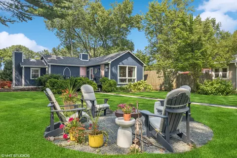 Exterior - 708 Oeffling Dr, Mchenry, IL 60051 photo 2 of 5