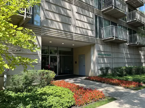 705 11th St #213, Wilmette, IL 60091