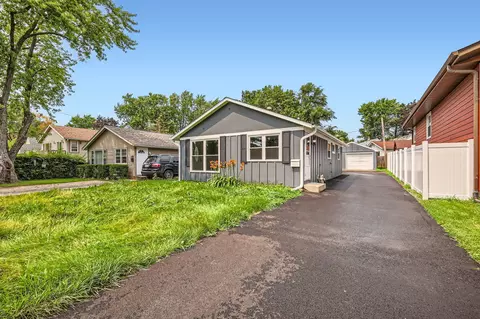 222 E Pineview Dr, Round Lake Park, IL 60073