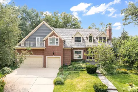 2235 River Woods Dr, Naperville, IL 60565