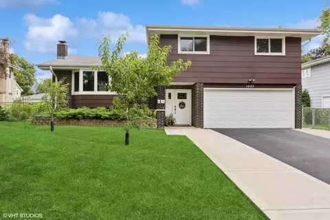 1402 E Greenwood Dr, Mount Prospect, IL 60056