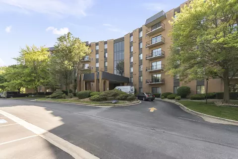 700 N Bruce Ln #612, Glenwood, IL 60425