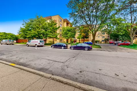 6460 W Belle Plaine Ave #207, Chicago, IL 60634