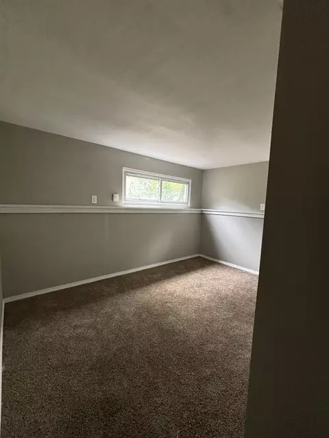 Bedroom - 76 Circle E Dr, Montgomery, IL 60538 photo 4 of 4
