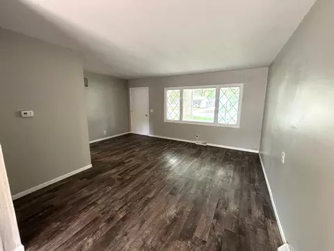 Living - 76 Circle E Dr, Montgomery, IL 60538 photo 2 of 2