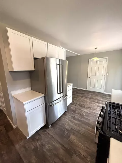 Kitchen - 76 Circle E Dr, Montgomery, IL 60538 photo 2 of 2