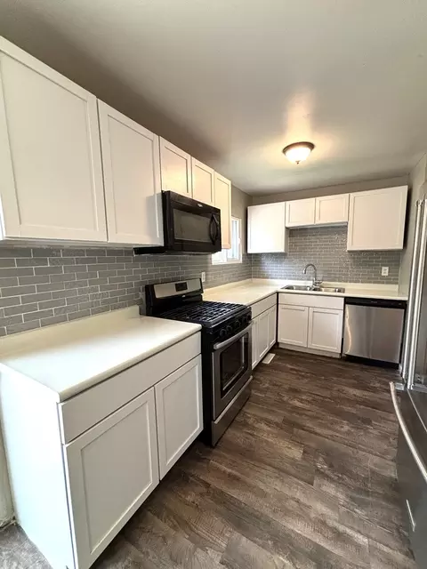 Kitchen - 76 Circle E Dr, Montgomery, IL 60538 photo 1 of 2