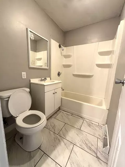 Bath - 76 Circle E Dr, Montgomery, IL 60538 photo 1 of 1