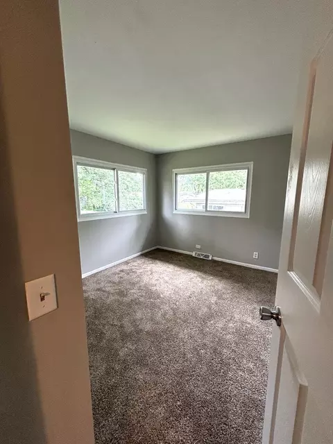 Bedroom - 76 Circle E Dr, Montgomery, IL 60538 photo 2 of 4