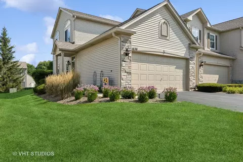 1636 Fredericksburg Ln, Aurora, IL 60503
