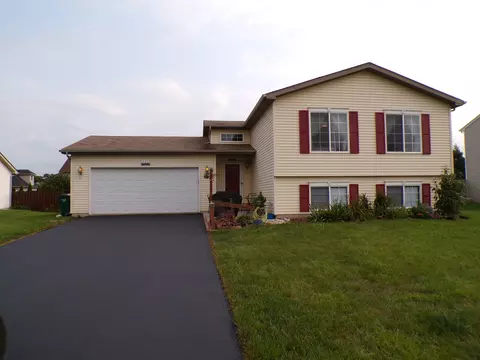 926 Appaloosa Trl, Plano, IL 60545