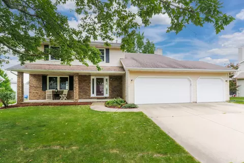 36 Aberdeen Way, Bloomington, IL 61704