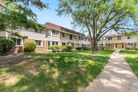 3008 Roberts Dr #4, Woodridge, IL 60517