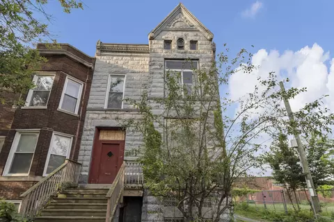 2837 W Walnut St, Chicago, IL 60612