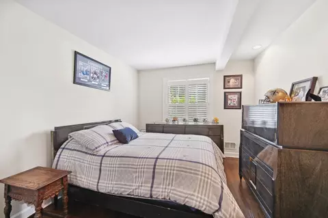 Bedroom - 223 E Scranton Ave, Lake Bluff, IL 60044 photo 3 of 3