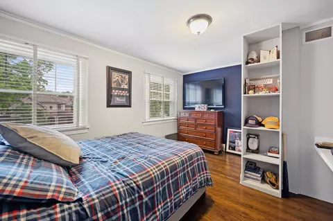 Bedroom - 223 E Scranton Ave, Lake Bluff, IL 60044 photo 2 of 3