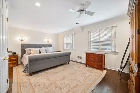 Bedroom - 223 E Scranton Ave, Lake Bluff, IL 60044 photo 1 of 3