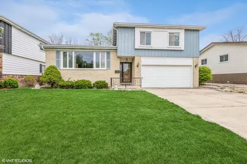 1131 S Summit Ave, Villa Park, IL 60181