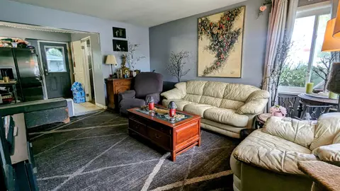 Living - 136 E Normandy Dr, Addison, IL 60101 photo 2 of 2