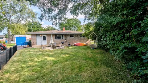 Exterior - 136 E Normandy Dr, Addison, IL 60101 photo 3 of 6