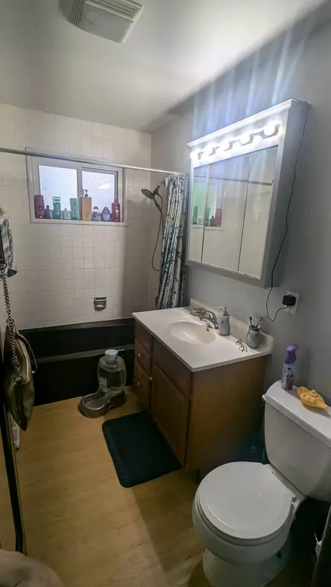 Bath - 136 E Normandy Dr, Addison, IL 60101 photo 1 of 1