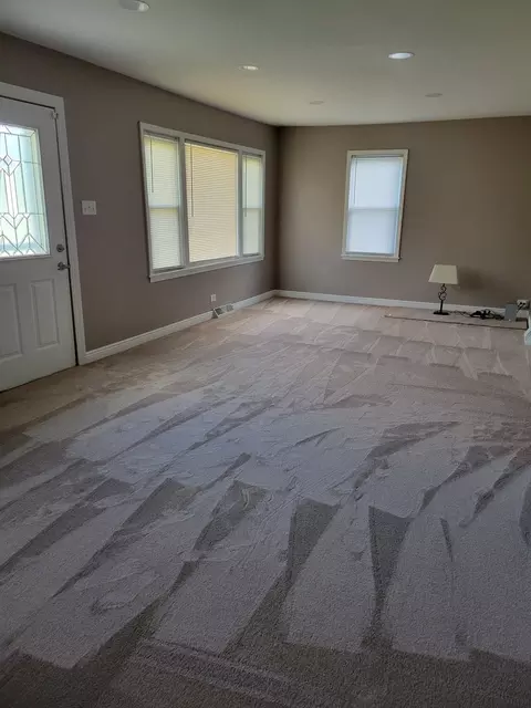 7013 S Roberts Rd, Bridgeview, IL 60455 photo 2