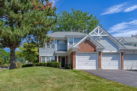 1829 Quaker Hollow Ln #1829, Streamwood, IL 60107