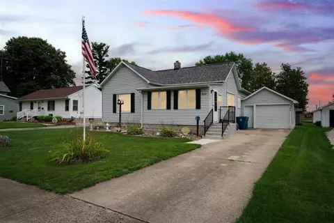 822 S Locust St, Pontiac, IL 61764
