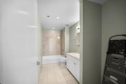 8 E Randolph St #2004, Chicago, IL 60601 photo 29